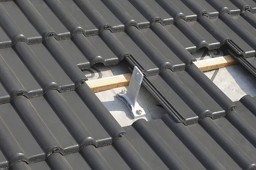 Zeige Details für Montagesatz Sparrenanker mit Dachziegelanpassung Bild von Montagesatz Sparrenanker mit Dachziegelanpassung